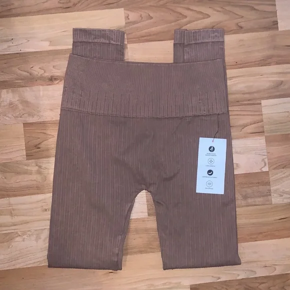 Avocado | Seamless Leggings Size Small/Medium - Picture 3 of 4